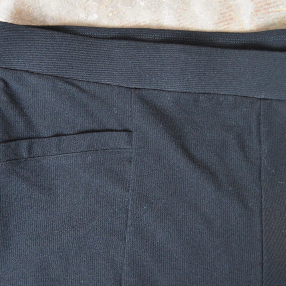 Marla Wynne Wynne Layers Crop Crepe Pants, Black - Size 2XP - Picture 6 of 7